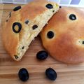 صورة من شيف صابرينال، شاركها بعد تجربة وصفة خبز بالزيتون مقطن وخفيف وبنة منحكيش 🍞🥖😍