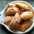 poonam tiwari का कुकस्नैप जब उन्होंने इंस्टेंट गुजिया (instant gujiya recipe in Hindi) बनाया था।