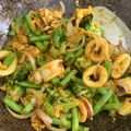 Cooksnap akhmal fauzi semasa beliau membuat Sotong Goreng Kunyit Bersama Telur & Sayur Campur.