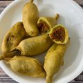 Hemaxi Patel's cooksnap of when they made ભરેલાં મરચાં ના ભજીયા (Marcha na bhajiya recipe in Gujarati).