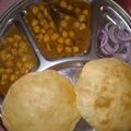 Varsha Chandani का कुकस्नैप जब उन्होंने छोले भटूरे (Chole Bhature recipe in Hindi) बनाया था।