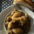 Erka ☺️ Cooksnap-ja, amikor elkészítette a(z) Körömpörkölt, héjában főtt krumplival, fejes salátával 😉 receptet.