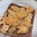 Cooksnap de I. Anselmo quando cozinhou Ovos mexidos com curcuma e cream cheese.