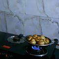  Chef Richa pathak. का कुकस्नैप जब उन्होंने सात्विक दाल बाटी (Satvik Dal Baati Recipe in Hindi) बनाया था।