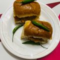 chaitali ghatak का कुकस्नैप जब उन्होंने वड़ा पाव (Vada pav recipe in hindi) बनाया था।