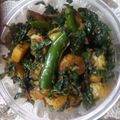 Urmila Agarwal का कुकस्नैप जब उन्होंने लहसुन आलू बथुआ सूखी सब्जी (lehsun aloo bathua sukhi sabzi recipe in Hindi) बनाया था।