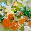 Cooksnap FZ Adzlin semasa beliau membuat Sup sawi jepun campur telur.