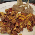 El cooksnap de Emilio García cuando hizo Huevos con chorizo y frijoles refritos. ॐ.