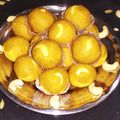 Priya vishnu Varshney का कुकस्नैप जब उन्होंने बेसन और नारियल के लड्डू (Besan aur nariyal ke laddu recipe in hindi) बनाया था।