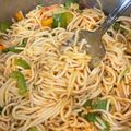 Mishka Arora का कुकस्नैप जब उन्होंने चाउमिन (Chowmein recipe in hindi) बनाया था।