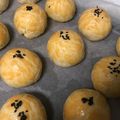 Taya Chen 的 經典蛋黃酥/傳統口味/超詳細做法講解/ 吃過保證意猶未盡 cooksnap