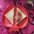 Idika raghav का कुकस्नैप जब उन्होंने मैगी सैंडविच (Maggi sandwich recipe in Hindi) बनाया था।