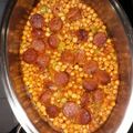 Cooksnap από θεοδωρος στη συνταγή Ρεβύθια στην γάστρα με λουκάνικο χωριάτικο
