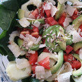 El cooksnap de Bibi García cuando hizo Ensalada simple de hojas de espinacas crudas con aguacate, pepino y tomates.
