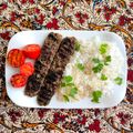 کوک اسنپ Mohaddeseh Allami بعد از امتحان کردن لوله کباب کشمیریKashmiri finger kabob.