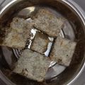 Ankita shrivastav का कुकस्नैप जब उन्होंने गुड़ वाली तिल चिक्की (gur wali til tikki recipe in Hindi) बनाया था।
