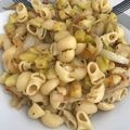El cooksnap de Carlos Esteban Aguilar cuando hizo Pasta /Tiburones con calabacín y cebolla.