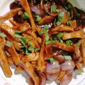 Rafiqua Shama का कुकस्नैप जब उन्होंने हनी चिली पोटैटो(honey chilli potato recepie in hindi) बनाया था।