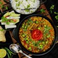 Parul Manish Jain का कुकस्नैप जब उन्होंने बड़ी मटर टमाटर की सब्जी (vadi matar tamatar ki sabzi recipe in Hindi) बनाया था।