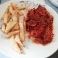 Cooksnap από Lydia Chrys στη συνταγή Καλαμαράκια κοκκινιστά με πατάτες φούρνου σαν τηγανητές