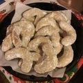 Hajnalka Fejős Cooksnap-ja, amikor elkészítette a(z) Diós-vaníliás hókifli receptet.