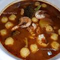 Cooksnap Dapur Yusfarisyia semasa beliau membuat Tomyam Ayam & Fishball.
