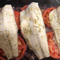 El cooksnap de Rafael F cuando hizo Filetes de lubina al horno con cebolla patata tomate natural y aderezo Vidalim.