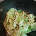 Hello JiLL 的 蒜苗炒高麗菜嬰 cooksnap