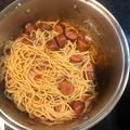 Cooksnap από Evangelos Barberis στη συνταγή Λουκάνικα με μακαρόνια πέννες και τριμμένο κασέρι