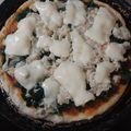 El cooksnap de Lorena A Martinez cuando hizo Pizza de espinaca salteada con ajo, con salsa blanca de cebolla.