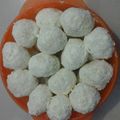 Cooksnap dari anita_2678 untuk resep Coconut ladoo (manisan india) bahan simpel