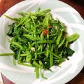 Lin Shu Jhen 的 不會澀澀的蒜炒菠菜 cooksnap