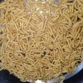 Sadhna का कुकस्नैप जब उन्होंने बेसन के सेव (Besan ke sev recipe in hindi) बनाया था।