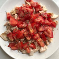 El cooksnap de @tesa.cuina cuando hizo Ensalada fresquita de pollo asado,tomate y huevo. Aliño de Vidalim Kids 😋😋😋.