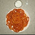 Roli Rastogi का कुकस्नैप जब उन्होंने जलेबी (jalebi recipe in Hindi) बनाया था।
