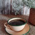 Cooksnap Lily Suryani Mohd Ali semasa beliau membuat Kopi 'O' panas.