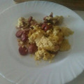 El cooksnap de Monica Aira Fernandez cuando hizo Huevos revueltos con salchichas y bacon.