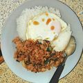 รูป Cooksnap ของ Pamela Pranpraparn Kaewplung เมื่อเขาทำ ผัดกระเพราหมูสับไข่ดาว