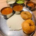 Lavanya khera का कुकस्नैप जब उन्होंने बचे हुए दाल चावल के सांबर और वड़ा (Leftover dal chawal sambar vada recipe in Hindi) बनाया था।