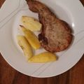 Cooksnap από elpin στη συνταγή Ζουμερές μπριζόλες στο φούρνο με πατατούλες