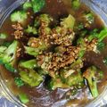 Cooksnap Dania Halim semasa beliau membuat Brokoli Rebus Bawang Putih.