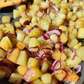 Margit Soborné Horváth Cooksnap-ja, amikor elkészítette a(z) Bőrös császárhús serpenyős-hagymás burgonyával receptet.