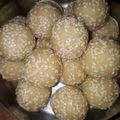 Renu Panchal का कुकस्नैप जब उन्होंने तिल और मावे के लड्डू (til aur mewe ki ladoo recipe in Hindi) बनाया था।