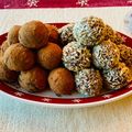 Agi Medeiros Cooksnap-ja, amikor elkészítette a(z) Meggyes mazsolás diós kekszgolyó receptet.