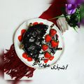 کوک اسنپ مهربانو بعد از امتحان کردن کیک شکلاتی موزی.