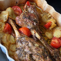 El cooksnap de mjmonseco cuando hizo Paletilla de cordero al horno con hierbas aromáticas y guarnición de gajos de patata y tomate asados.