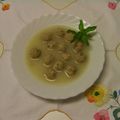 El cooksnap de MariCarmen cuando hizo Consomé con pelotillas de carne mixta y caracoles pasta.