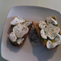 El cooksnap de Nerea Filter Martin cuando hizo Tostadas con aguacate, queso fresco al ajo y perejil.