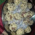 صورة من 🍁🍁🍁، شاركها بعد تجربة وصفة كرات الشوكوﻻتة بجوز الهند حلى بسيط وسهل(رأس العبد)