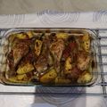 El cooksnap de pepedel cuando hizo Muslos de pollo al horno con una cama de papas y cebolla.